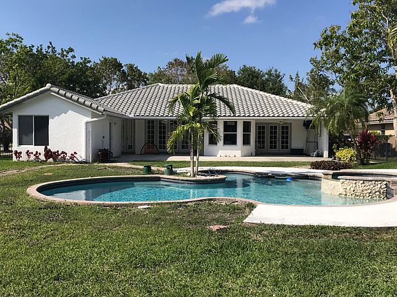 2nd image of 1001 Spoonbill Cir