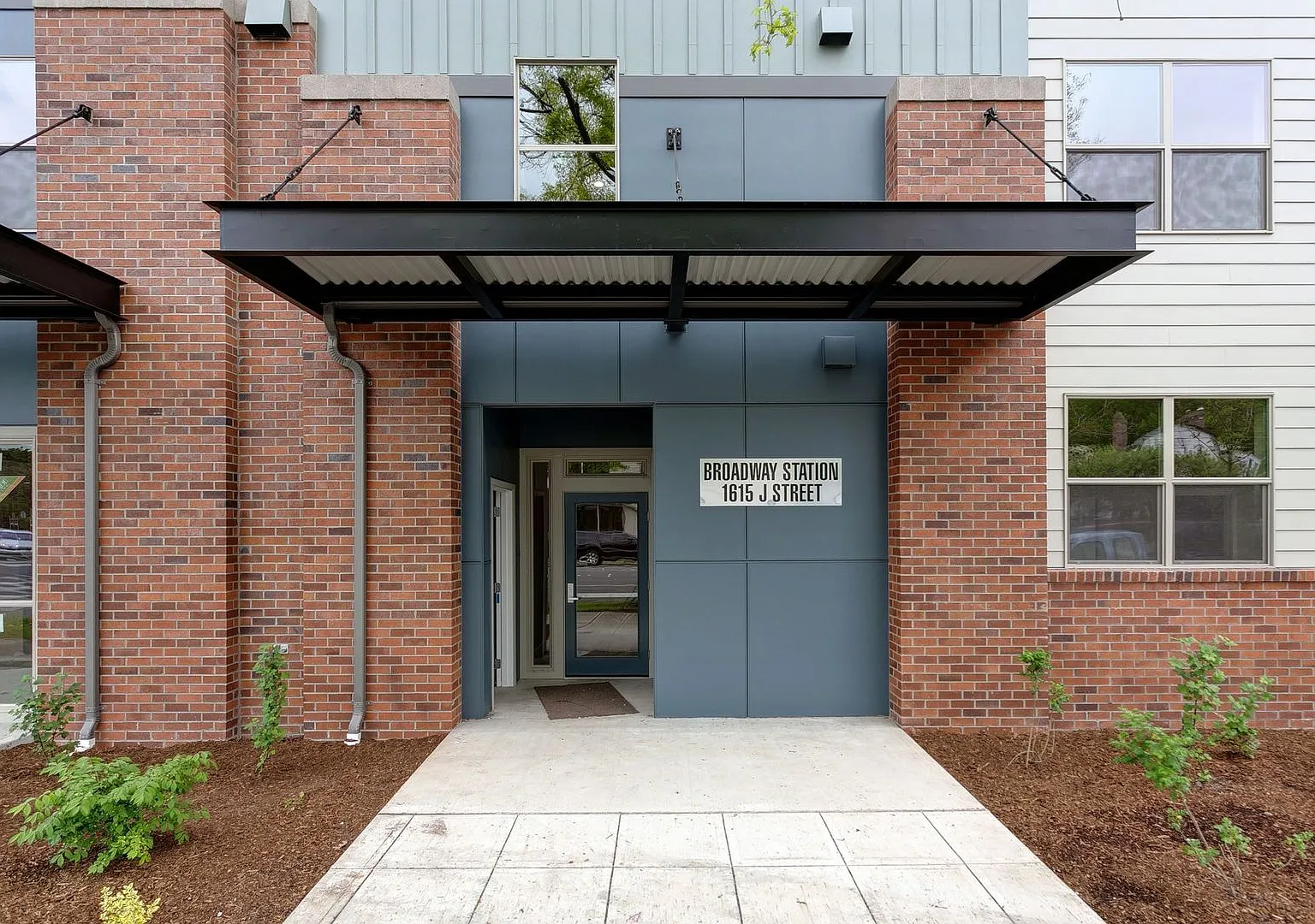 Broadway Station Apartments — Photo 3