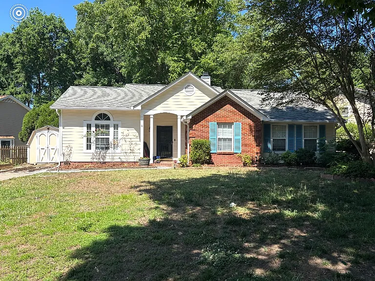 3831 Armitage Dr — Photo 1