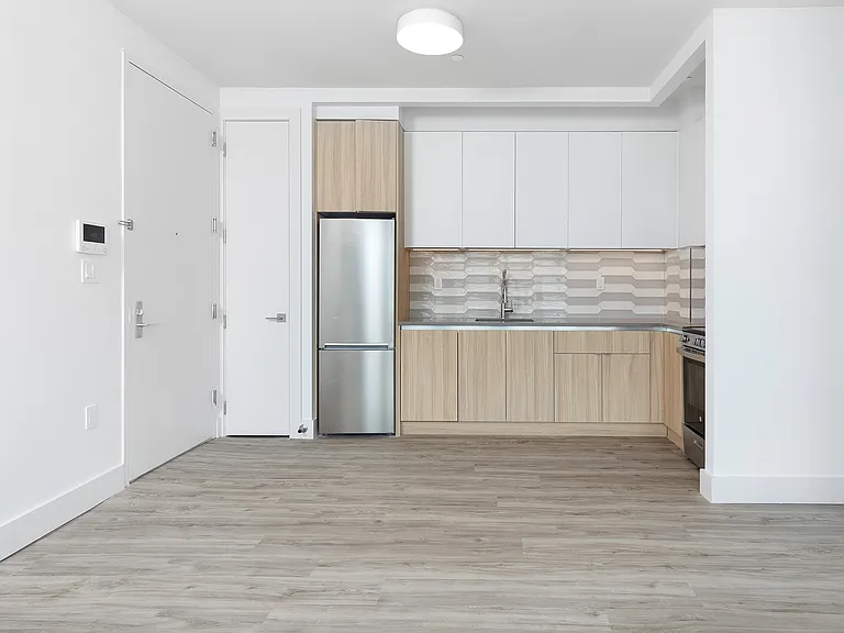 584 4th Ave #606 — Photo 3