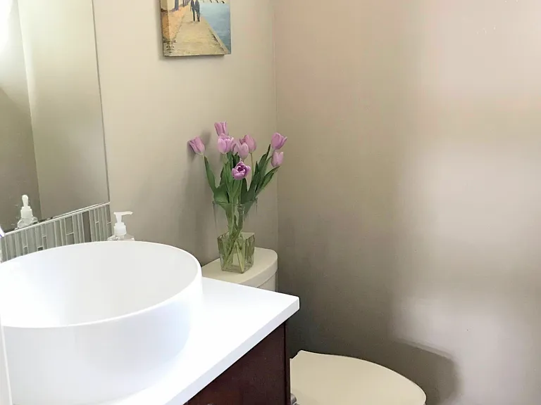 2nd floor 1/2 bath
