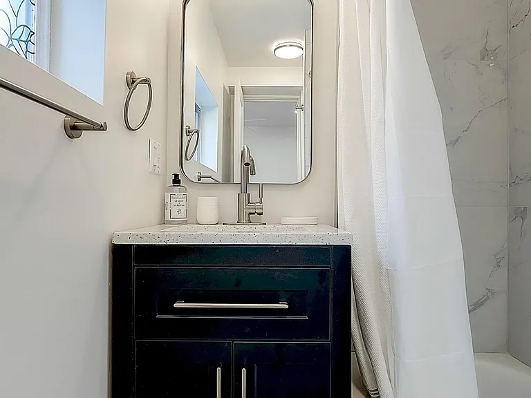 2203 Catharine St #1 — Photo 16