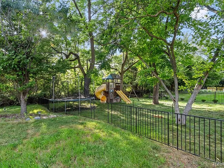 5476 Van Ness Dr — Photo 48