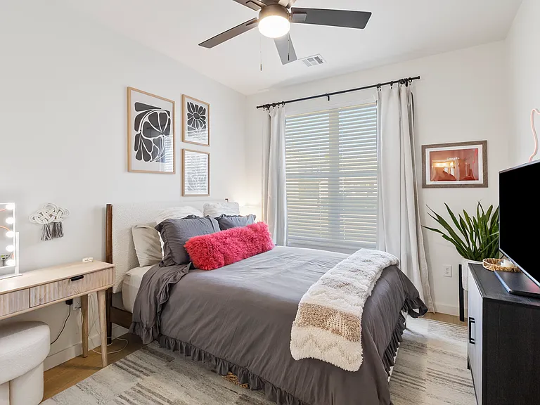 224 W Symmes St #101 — Photo 6
