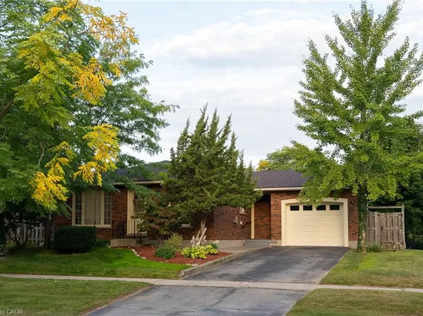 32 Donly Dr N, Norfolk County, ON N3Y 4Z8