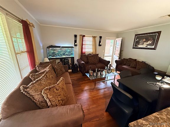 3rd image of 158 Eton Rd