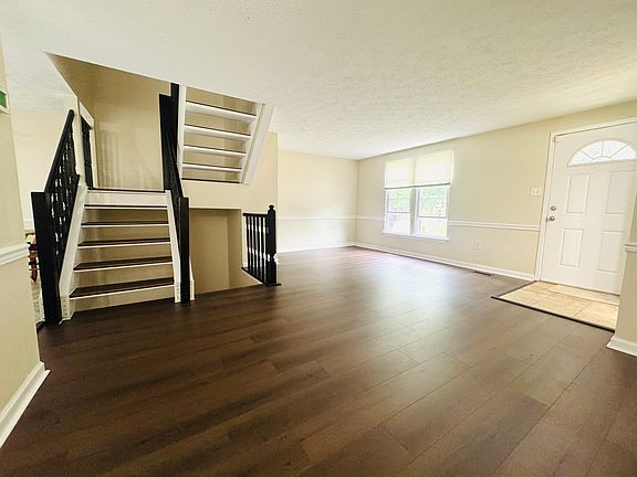 5th image of 8204 Wellington Pl