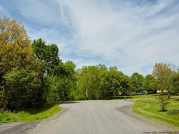 4th image of 3 Lauren Dr