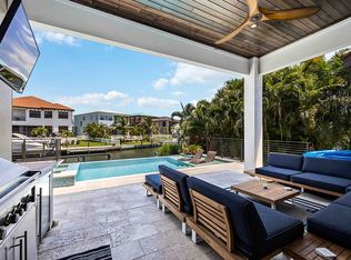 7767 Holiday Dr N, Sarasota, FL 34231