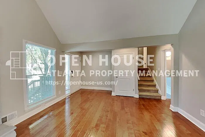 3 bed, 2.0 bath, 2042 sqft, $2,200 — Photo 4