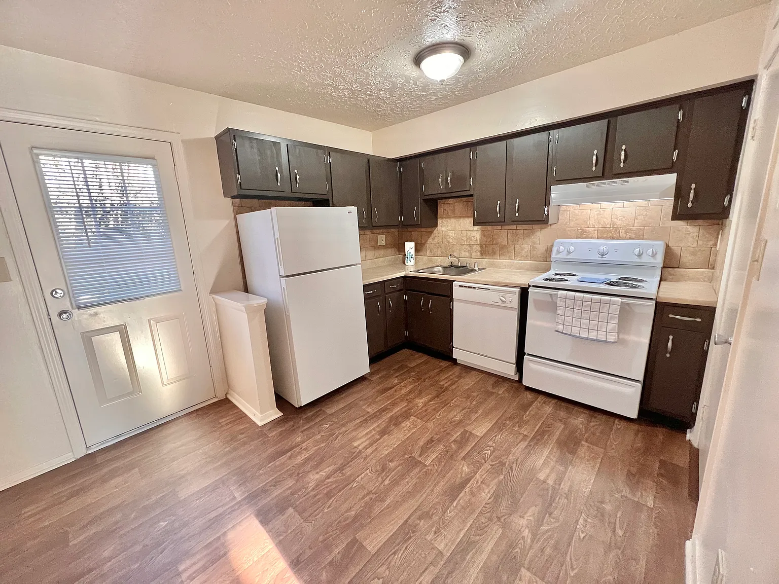 Glenview Apartments — Photo 4