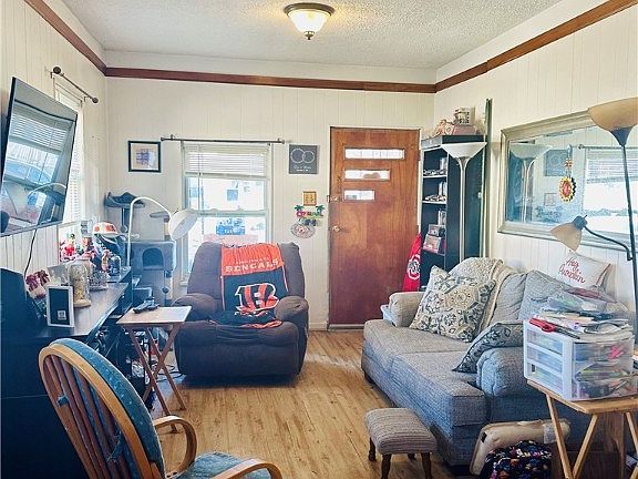 4th image of 2447 Nill Ave