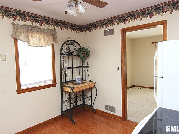 4th image of 105 W Sunny Ln