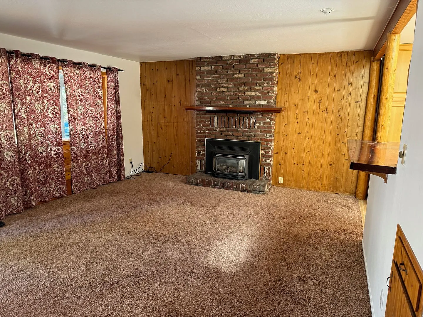 3 Bedroom 2 Bath 2 Car Garage — Photo 2