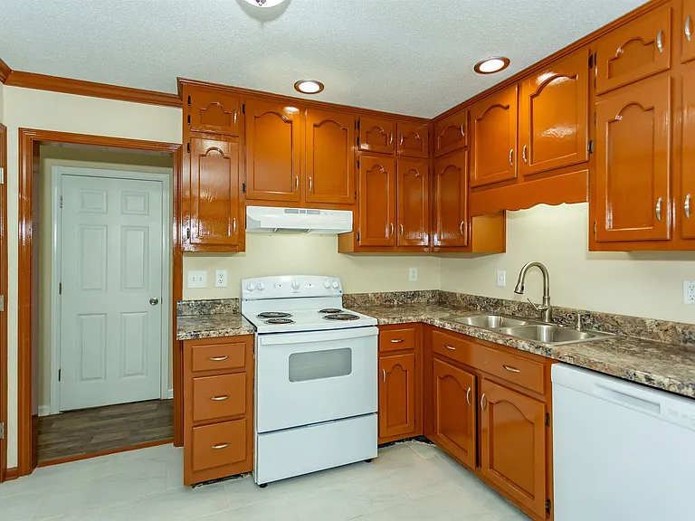 917 Dunridge Dr — Photo 10