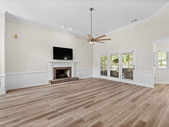 4th image of 4015 River Hills Dr.
