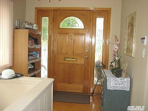 2nd image of 1060 Russel St