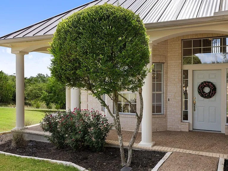 17133 Majestic Ridge Rd — Photo 3