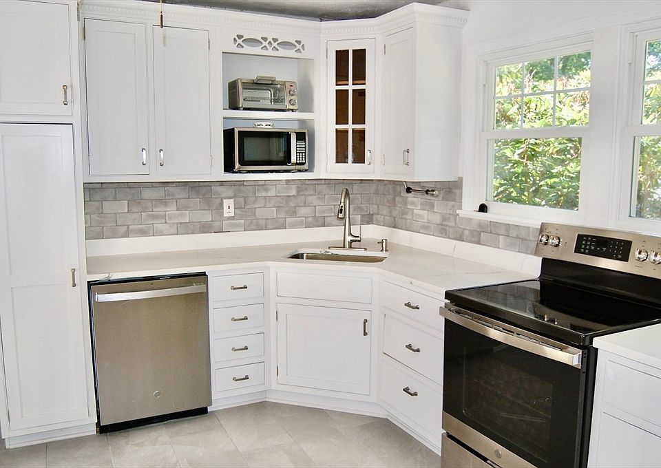 1st image of 165 Court St