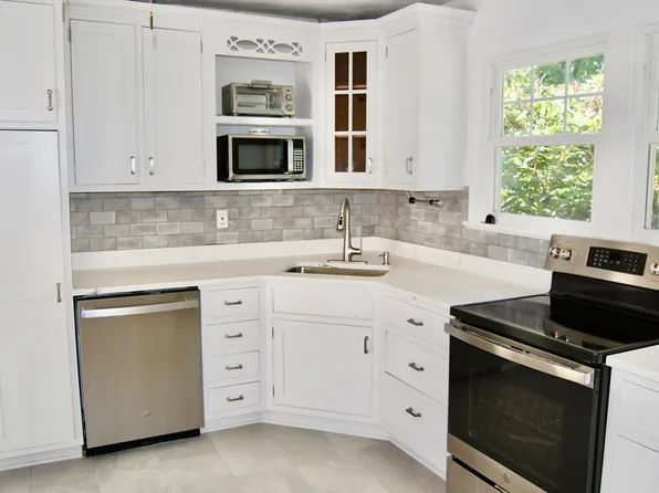 165 Court St, Plymouth, MA 02360