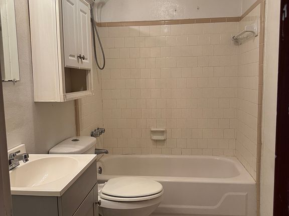 3rd image of 402 Palm Blvd N APT A