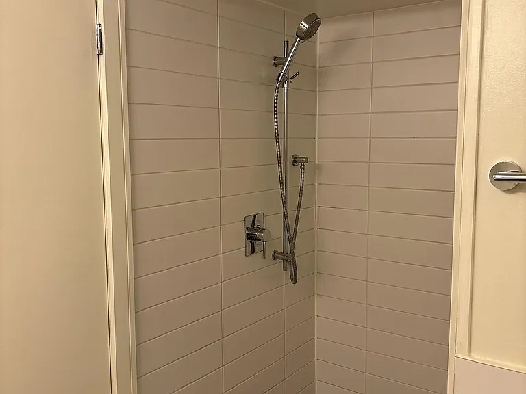16 Montrose Ave #BASEMENT — Photo 19