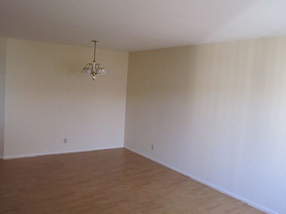 4th image of 531 Fischer St
