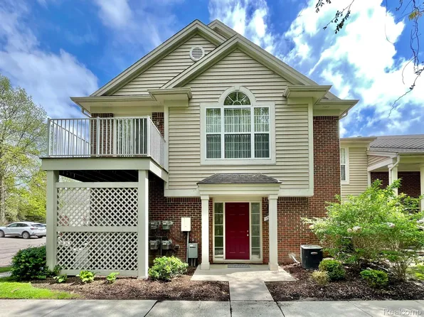 1678 Deepwood Cir, Rochester, MI 48307