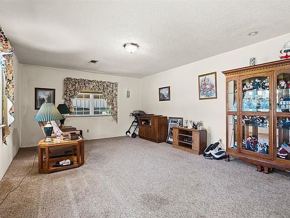 3rd image of 2976 Anshultz Rd