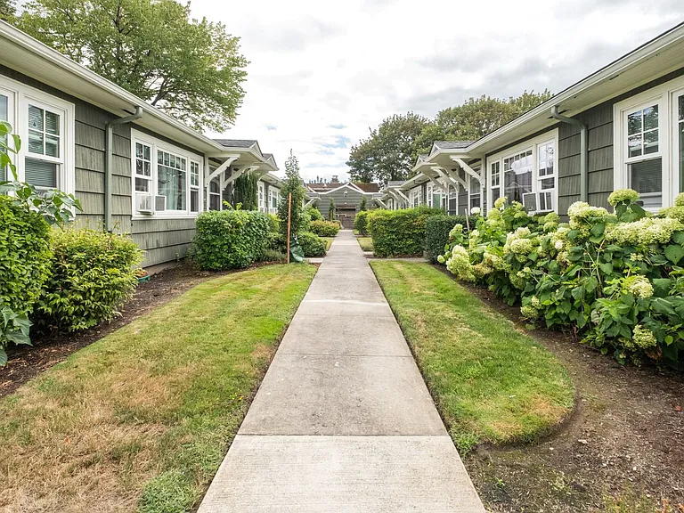 2310 NE Weidler St — Photo 12