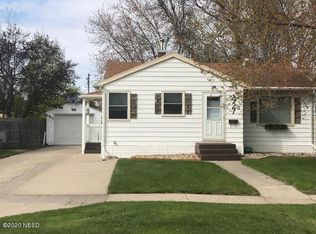 927 E Kemp Ave, Watertown, SD 57201