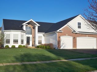 2 Westbrook Ct, Algonquin, IL 60102