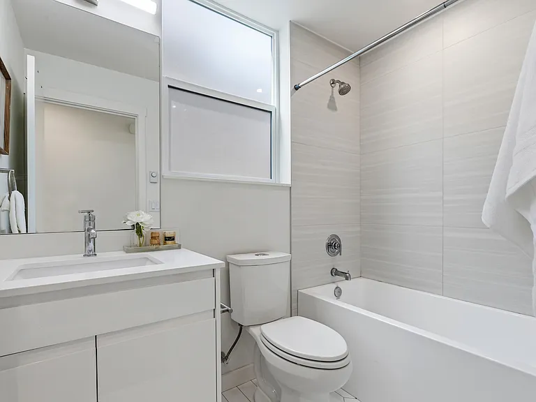 2327 E Denny Way — Photo 19