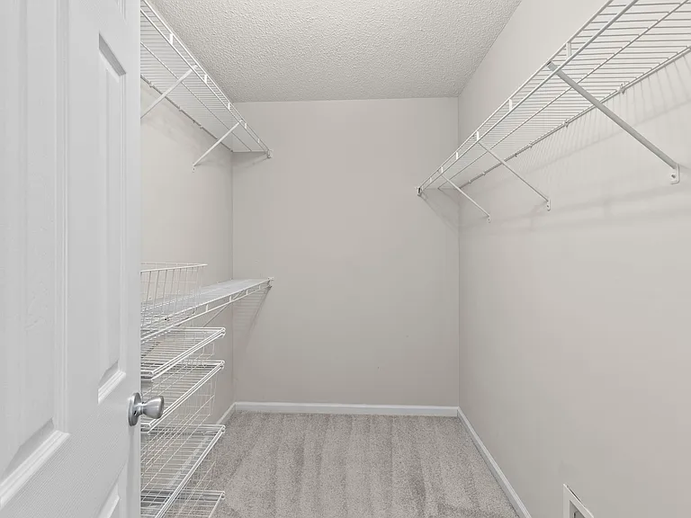 530 Sunpointe Dr — Photo 18