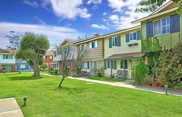 Lovely Family Friendly Neighborhood in South Huntington Beac