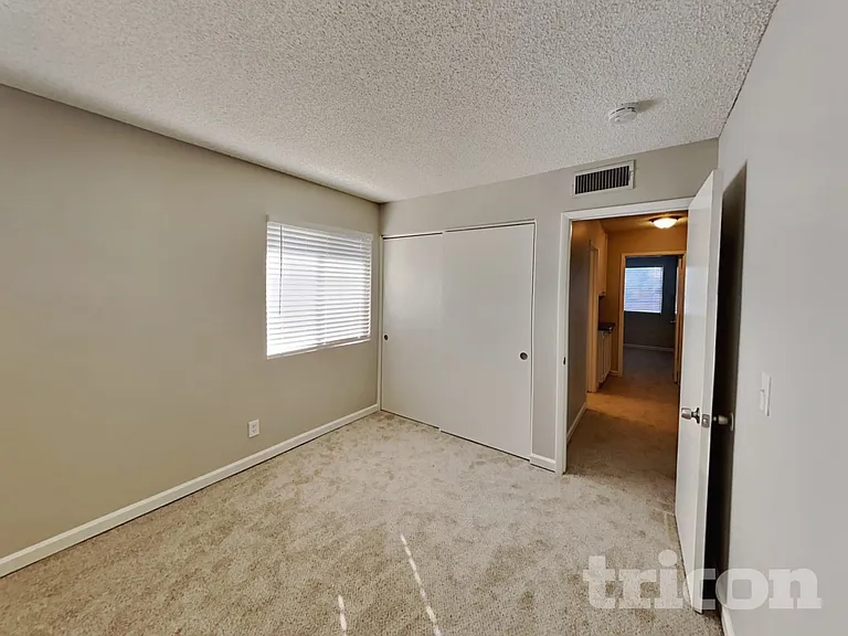 3143 Regal Oak Dr — Photo 10