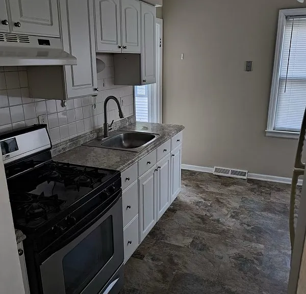 618 Whitney St — Photo 4
