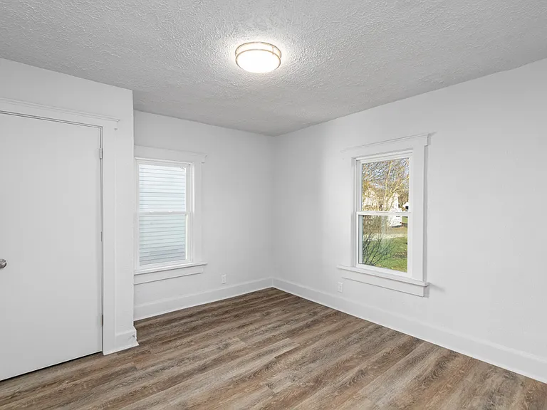 1904 Taft Ave NE — Photo 9