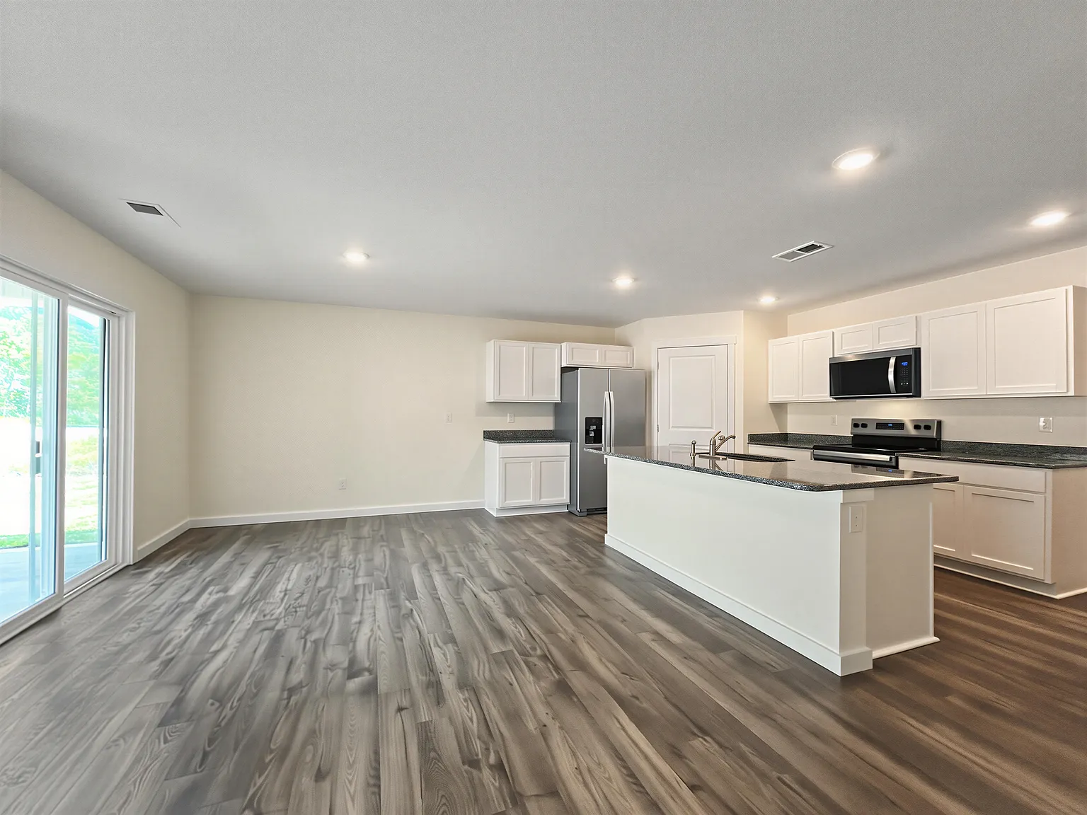 4 bed, 1774 sqft, $2,395 — Photo 3