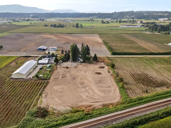 32219 Harris Rd, Abbotsford, BC V4X 1W1