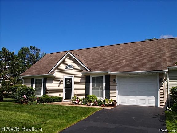 3rd image of 1077 Audubon Dr Unit 25-1