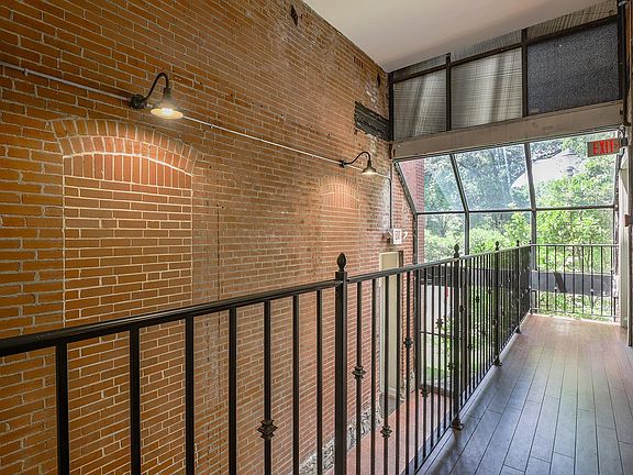 4th image of 3556 Magnolia Ave #103