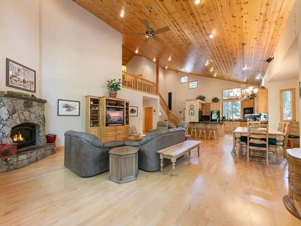 11400 Thelin Dr