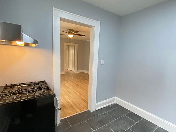 3rd image of 59 Ferris Pl APT 1B
