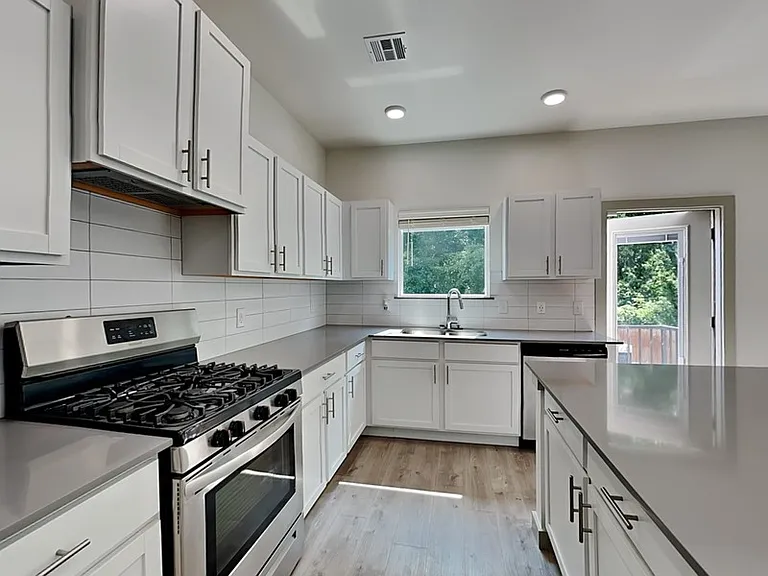 13526 Vinita Dr — Photo 3