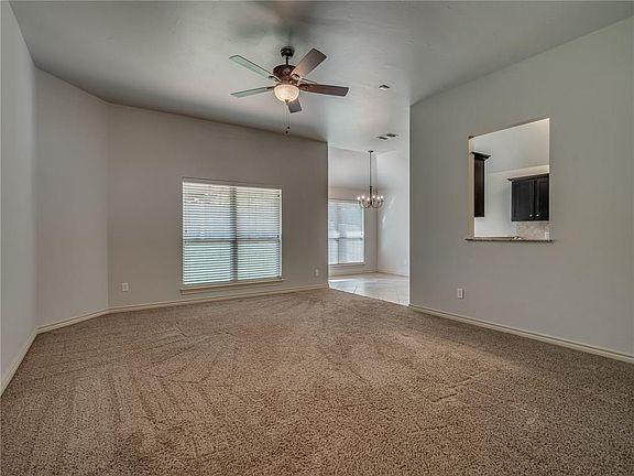 5th image of 2212 Diana Dr