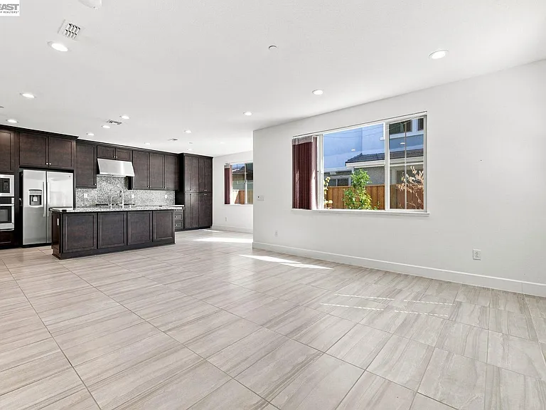 33 W Roccolino Ln — Photo 9