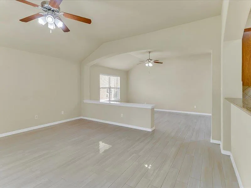 4 bed, 2.0 bath, 2110 sqft, $2,250 — Photo 4
