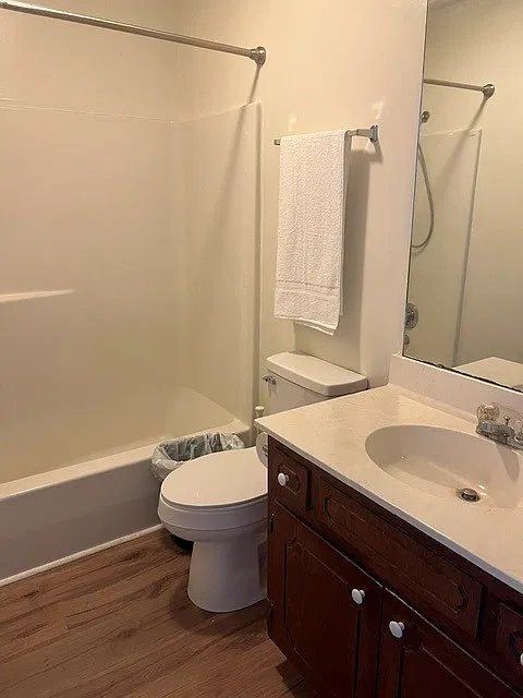 2 bed, 1.5 bath, 990 sqft, $1,000 — Photo 3
