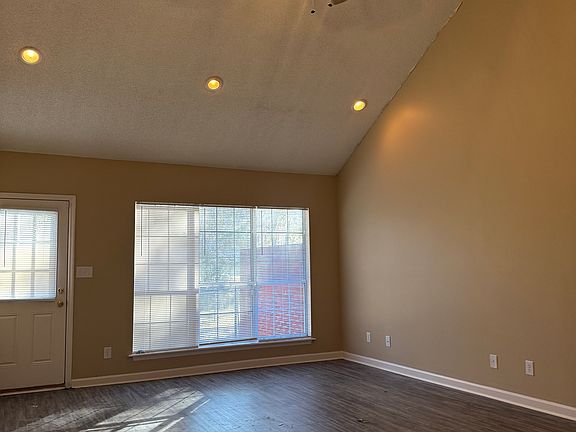 2nd image of 2222 Bedford Ct #B